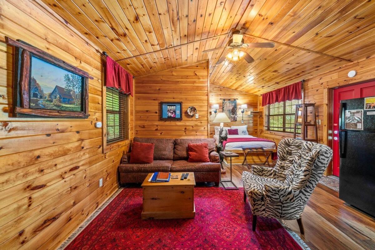 Cabin 5 Studio Cabin With Hot Tub, Water View And Fire Pit Villa Sevierville Exterior photo