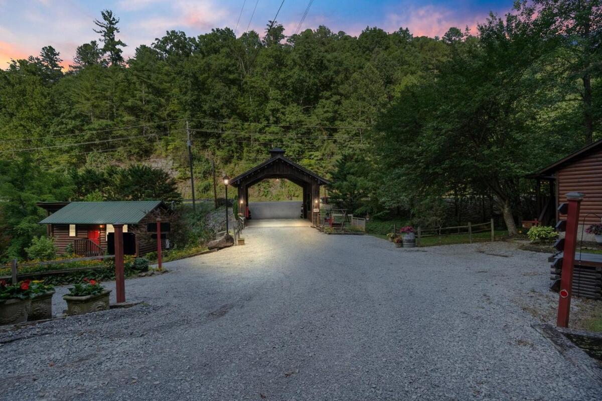 Cabin 5 Studio Cabin With Hot Tub, Water View And Fire Pit Villa Sevierville Exterior photo